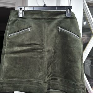 NWT Ann Taylor Loft Faux Suede Olive Green Mini Skirt Size 6